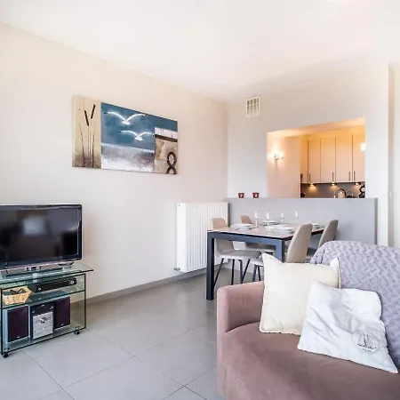 Vitalo 401 With Sea View Located On The Dike Apartament Koksijde